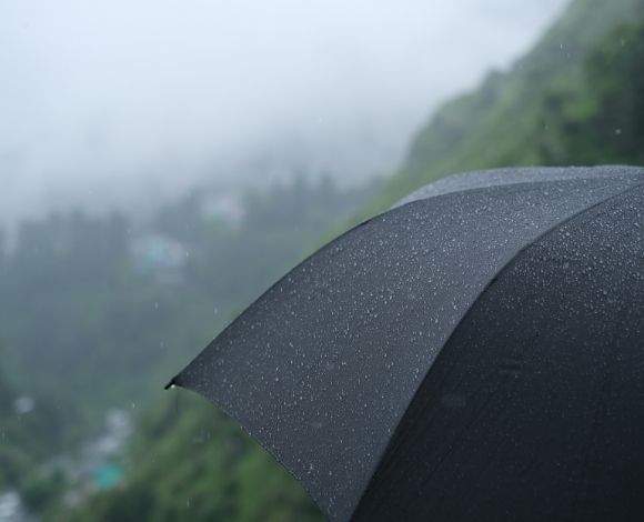 July-में-Himachal-जाना-Safe-है-या-नहीं-Weather-Road-और-Monsoon-Travel-Guide