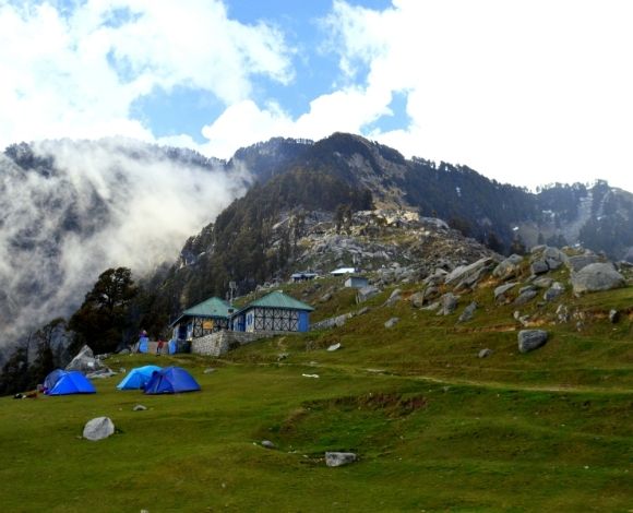 त्रिउंड ट्रेक 2026: अनुमति, मौसम और सुरक्षित तैयारी