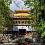 धर्मशाला-मैक्लोडगंज या मनाली: पहली हिमाचल यात्रा के लिए कौन बेहतर?